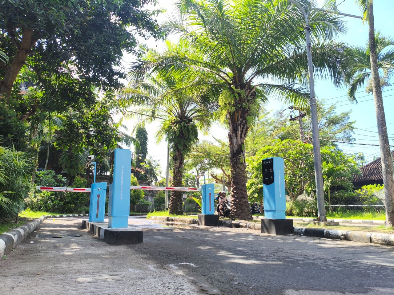Sistem Gate dan Area Parkir Karangasem - Tampak Utama