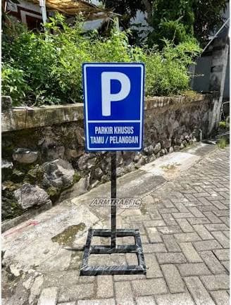 Tiang Parking Sign Portable